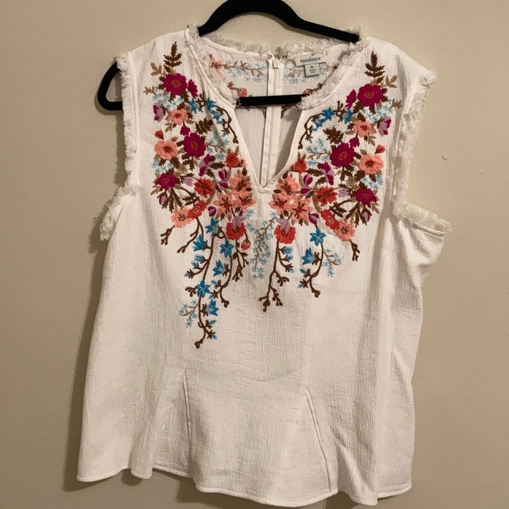 Beautiful embroidery. Never worn